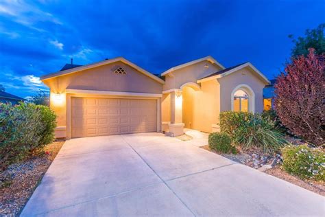 The large enclosed back yard provides ample room for outdoor. . For rent las cruces